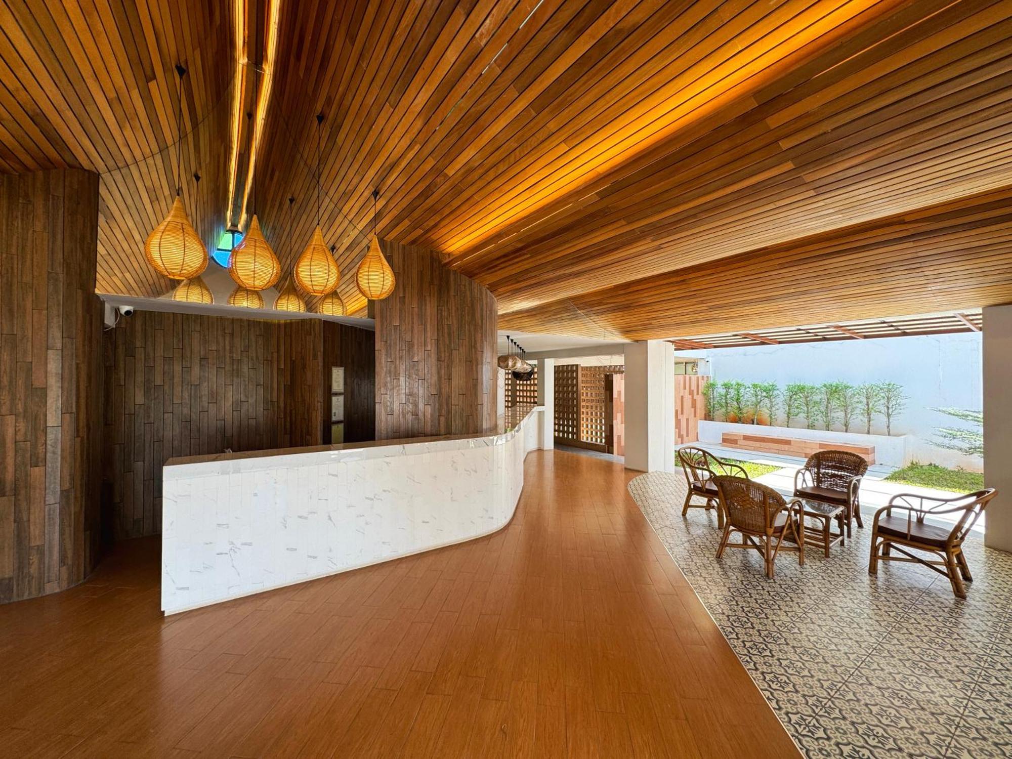 Plernpetch Hotel Surat Thani Zewnętrze zdjęcie