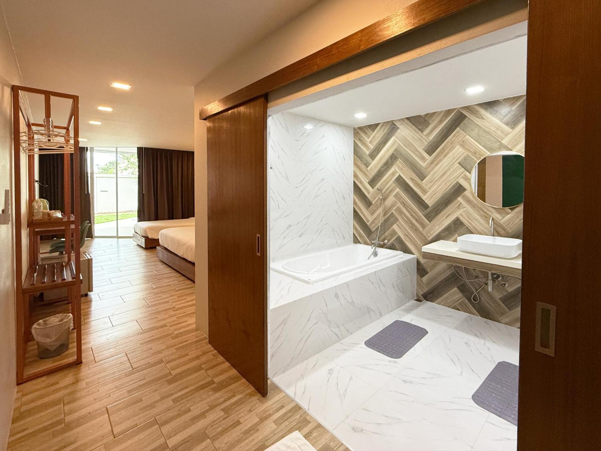 Plernpetch Hotel Surat Thani Zewnętrze zdjęcie